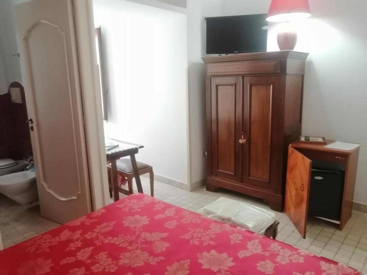 Anticadimora Dei Pepe Bed & Breakfast Salve Exterior photo