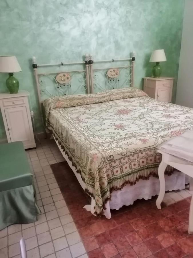 Anticadimora Dei Pepe Bed & Breakfast Salve Exterior photo