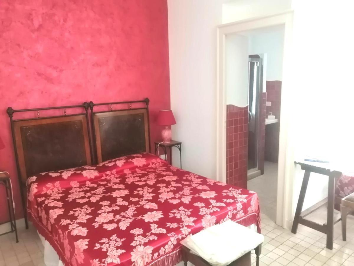 Anticadimora Dei Pepe Bed & Breakfast Salve Exterior photo