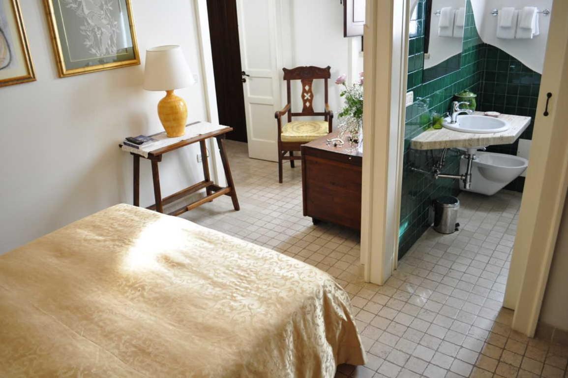 Anticadimora Dei Pepe Bed & Breakfast Salve Exterior photo