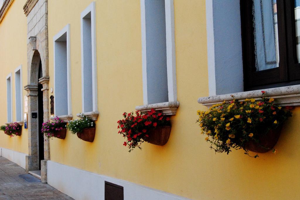 Anticadimora Dei Pepe Bed & Breakfast Salve Exterior photo