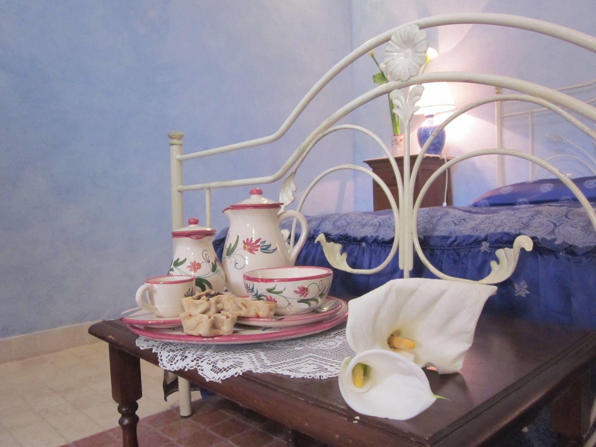 Anticadimora Dei Pepe Bed & Breakfast Salve Exterior photo