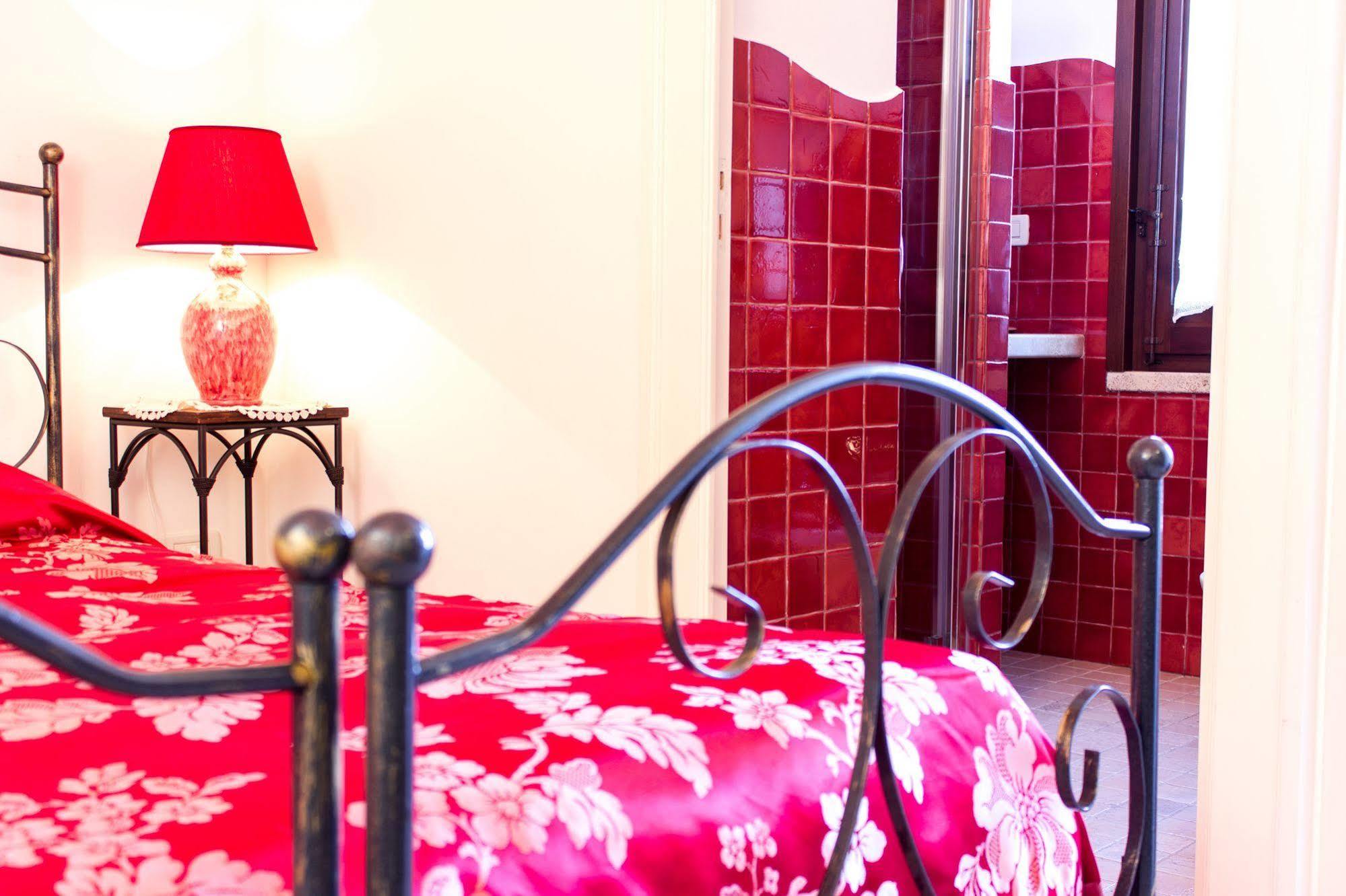 Anticadimora Dei Pepe Bed & Breakfast Salve Exterior photo