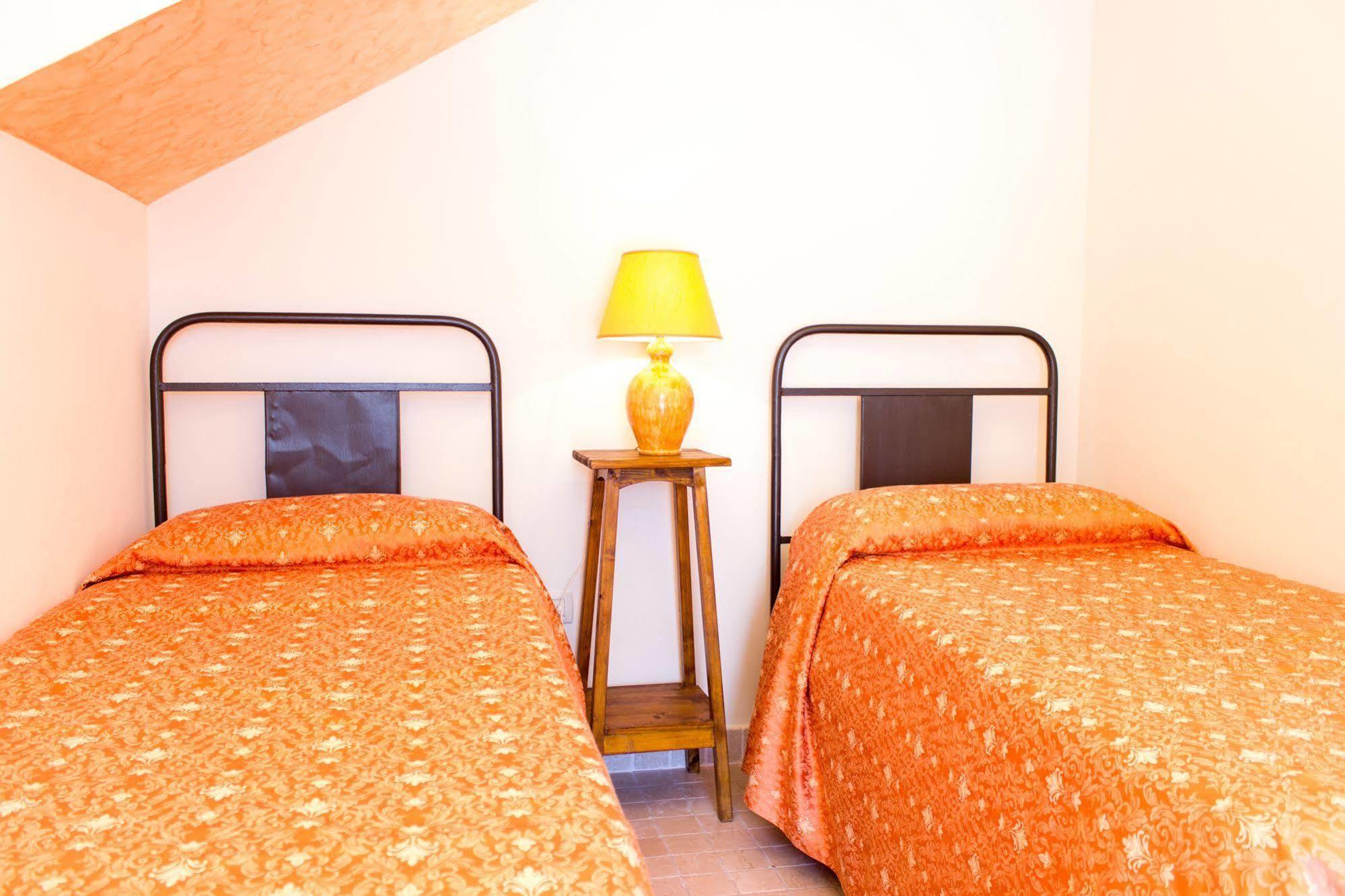 Anticadimora Dei Pepe Bed & Breakfast Salve Exterior photo