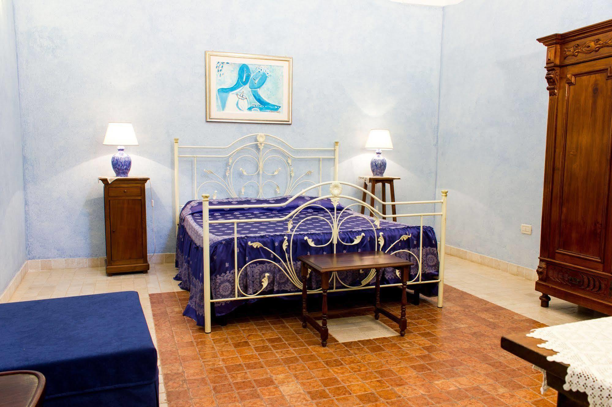 Anticadimora Dei Pepe Bed & Breakfast Salve Exterior photo